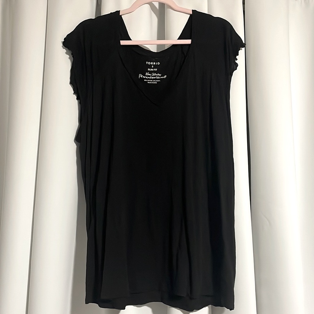 Vneck flutter sleeve tee